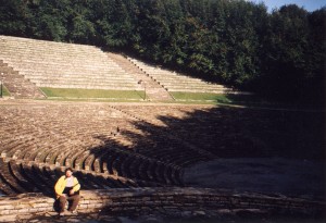 Amfiteatr wykuty w skale na Górze Św. Anny