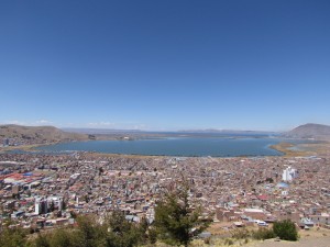 Widok na Puno i Jezioro Titicaca z Mirador del Condor