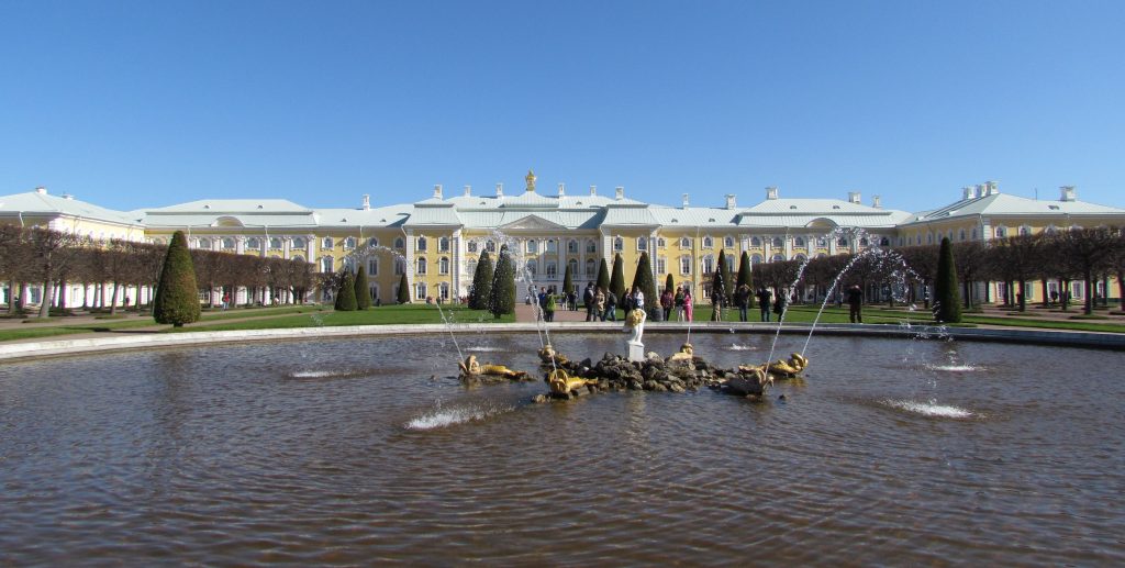 Podmiejska rezydencja Piotra I, czyli pałac Peterhof
