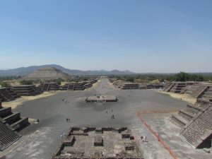 Widok z Piramidy Księżyca - Teotihuacan