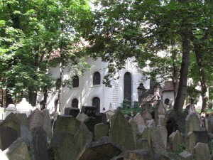 Cmentarz żydowski w dzielnicy Josefov w Pradze