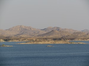Jezioro Nasera widziane z Wielkiej Tamy Asuańskiej w Egipcie