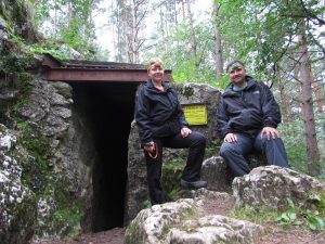 Jaskinia Za Kratą w Rezerwacie Węże na górze Zelce