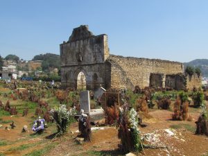Cmentarz i ruiny kościoła w San Juan Chamula