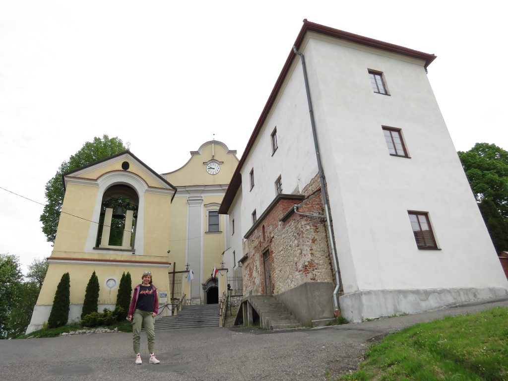 Pozostałości zamku w Morawicy w murach plebanii