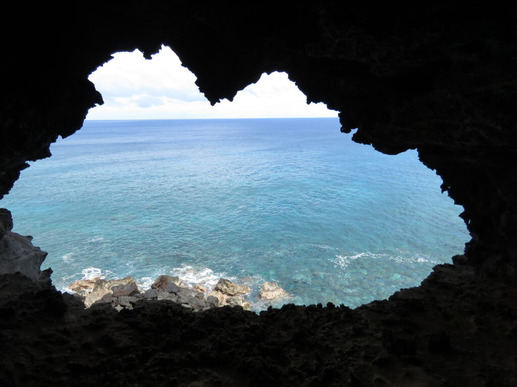 Jaskinia Ana Kakenga na Rapa Nui
