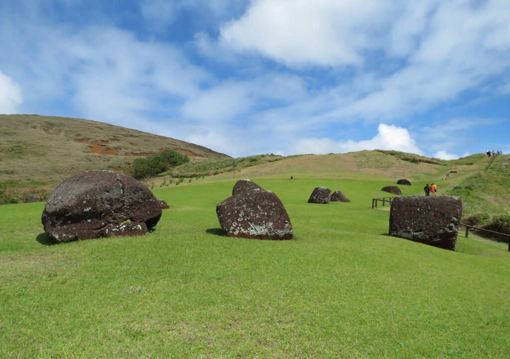 Kamieniołom, w którym wykuwano kapelusze dla Moai w Puna Pau na Rapa Nui